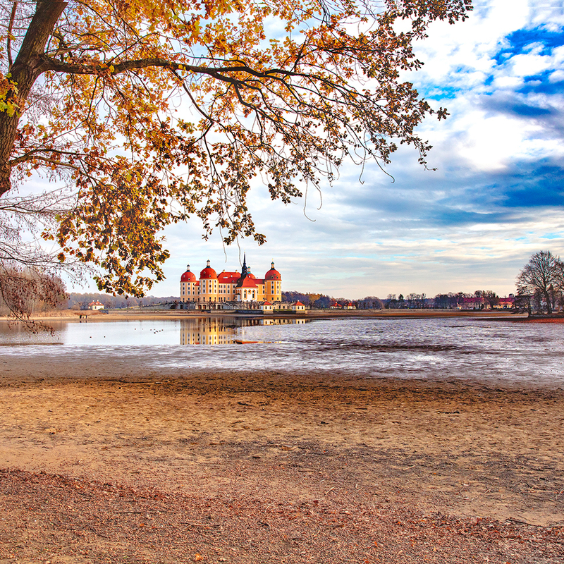 1000047-herbstdaemmerung-rund-um-das-schloss-3-2.jpg