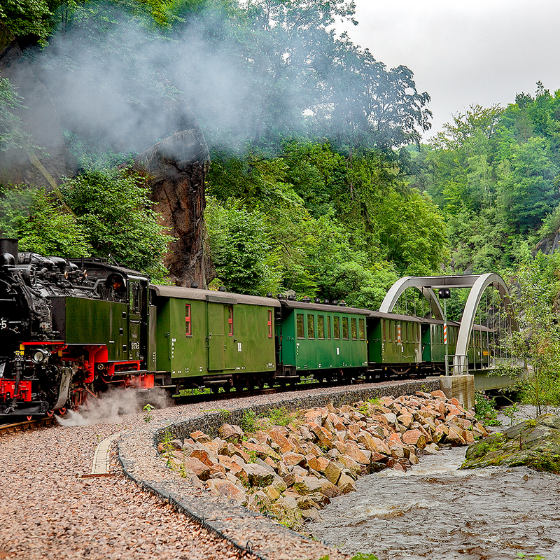 1000078-schmalspurbahn-im-tal-der-roten-weisseritz-3-2.jpg