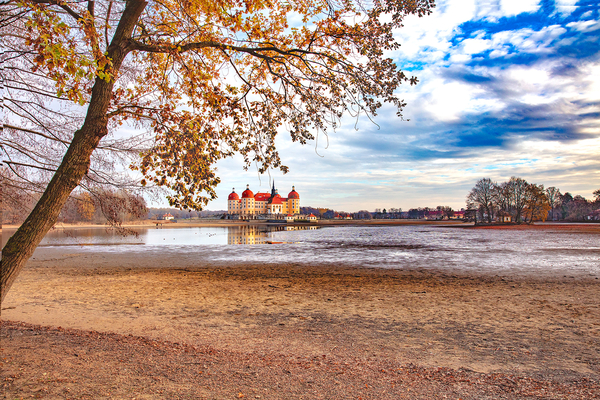 1000047-herbstdaemmerung-rund-um-das-schloss-3-2.jpg