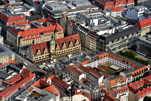 1000048-historisches-rathaus-mit-marktplatz-in-leipzig-3-2.jpg
