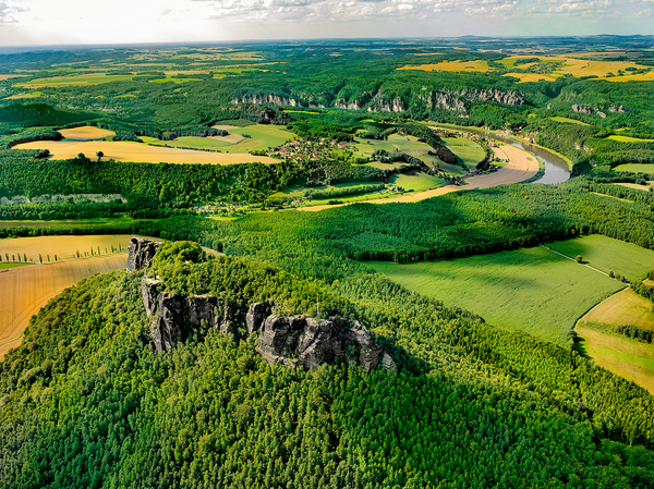 1000056-lilienstein-aus-der-luft-4-3.jpg